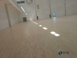 懸浮體育場地板施工