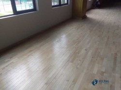 實木體育場地板清潔保養